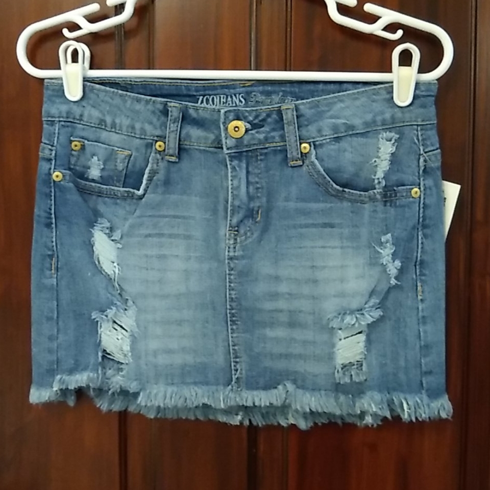 NWT Mid rise distressed denim skirt